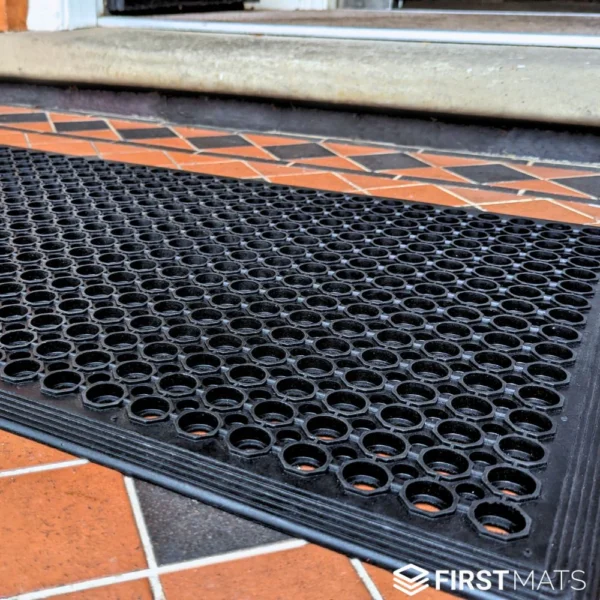 Slip-Resistant Plastic Duckboard Pool Matting Rolls – Safety & Drainage - Image 2