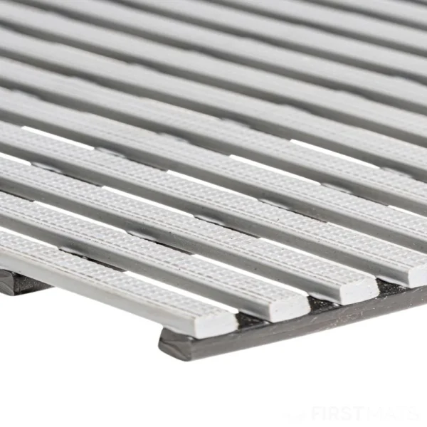 Slip-Resistant Plastic Duckboard Pool Matting Rolls - Image 3