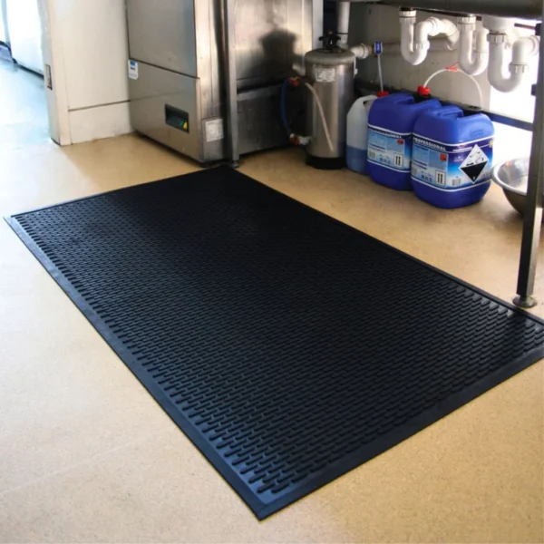 Ultra-Slim Non-Slip Ablution Mat – Oil Resistant Rubber - Image 2